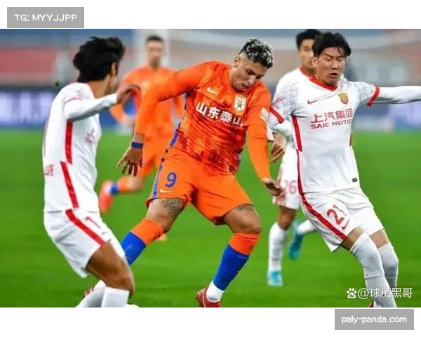 【2026年4月中超联赛·赛中·消息山东泰山vs上海海港，比赛因天气原因延迟一小时开球