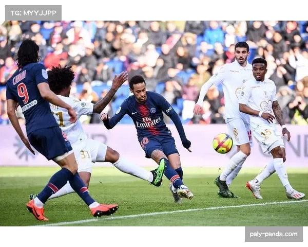 “足球回家”项目：拜仁慕尼黑青训营向当地难民社区儿童开放日